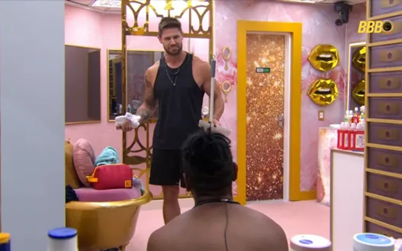 No BBB 26, Leandro Rocha, mais conhecido pelo apelido Boneco, &eacute; um participante do grupo Pipoca natural de Salvador, Bahia/Foto: Divulga&ccedil;&atilde;o/Gshow&nbsp;