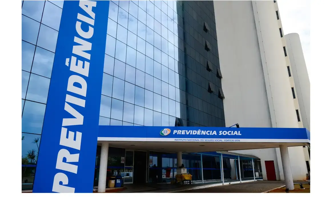 Aposentadoria garantida sem ter servido com contrato CLT? Entenda como isso é possível