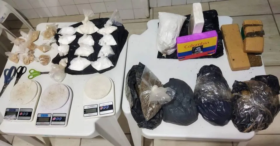 Suspeitos de tráfico são presos durante a Operação Força Total em Simões Filho