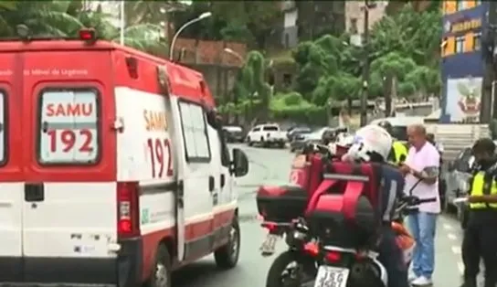 Idoso é atropelado e tem perna dilacerada por ônibus no terminal da Lapa, em Salvador 