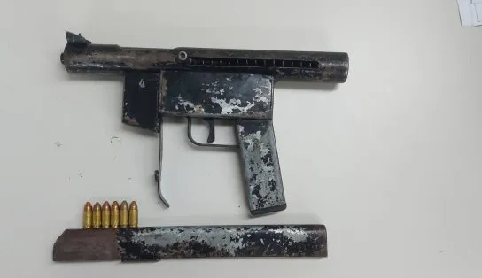 Polícia Militar apreende submetralhadora no bairro do Iapi, em Salvador