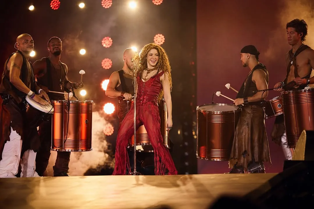 Pai e filho são presos vendendo ingressos falsos para show de Shakira