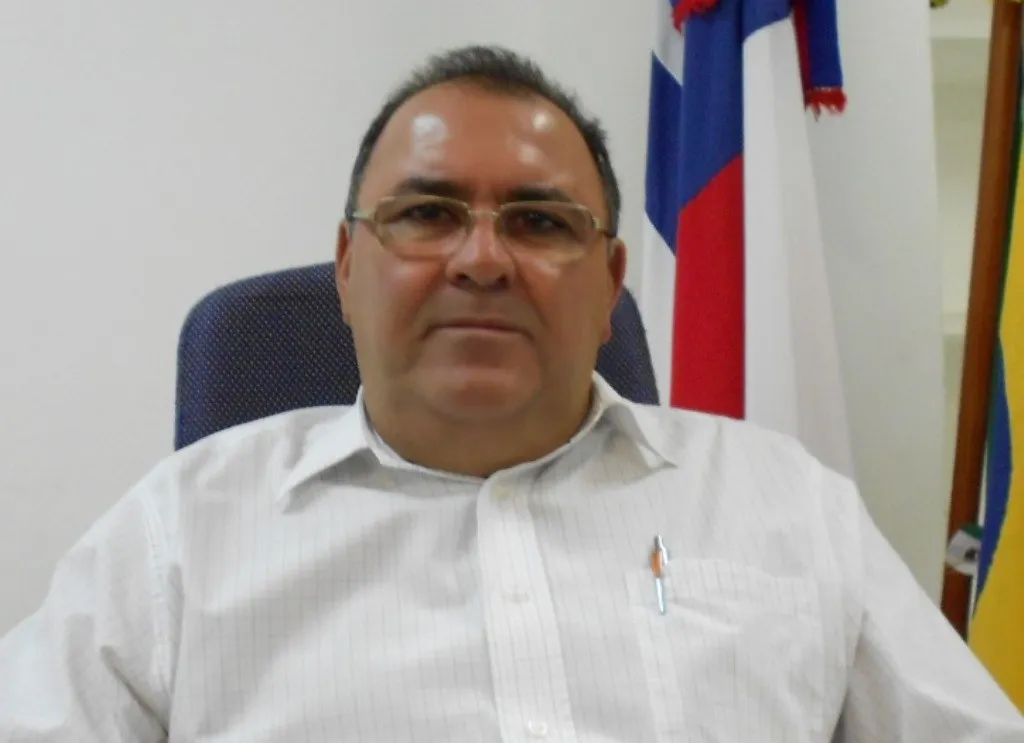 CURAÇÁ: Prefeito é denunciado por desviar R$ 2 milhões de servidores do município