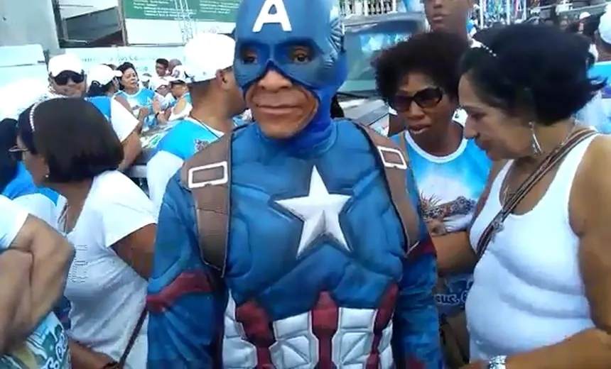 Acredite: Lavagem do Bonfim reúne até mesmo ‘super-herói’; veja vídeo