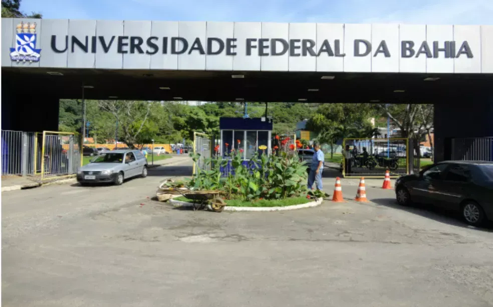 Após denúncias de assédio sexual, professor da Ufba é demitido; homem teria oferecido R$ 5 mil a uma das vítimas