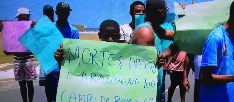 RONDA: Moradores protestam contra abandono de campo de futebol na Boca do Rio