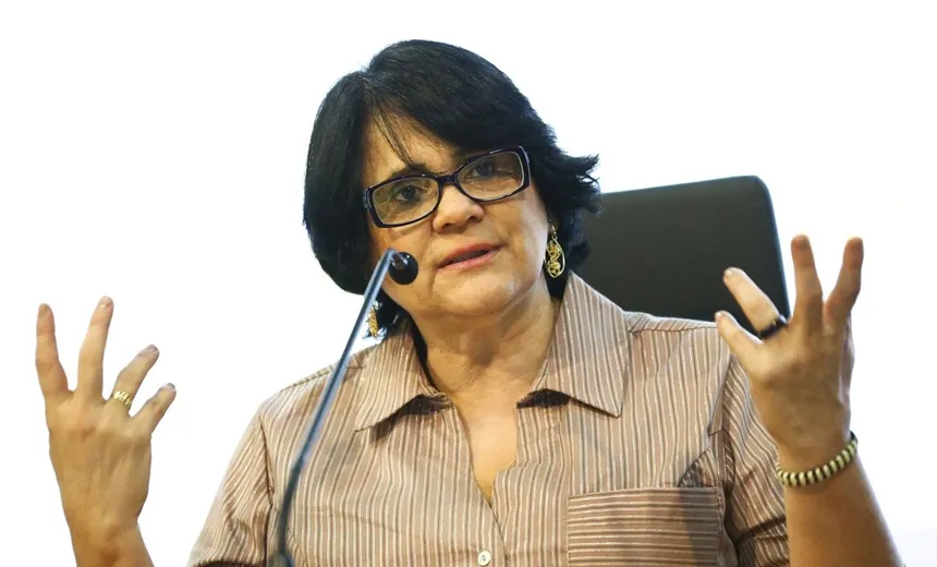 Na Argentina: Ministra Damares volta a falar sobre aborto: "Governo defende concepção"