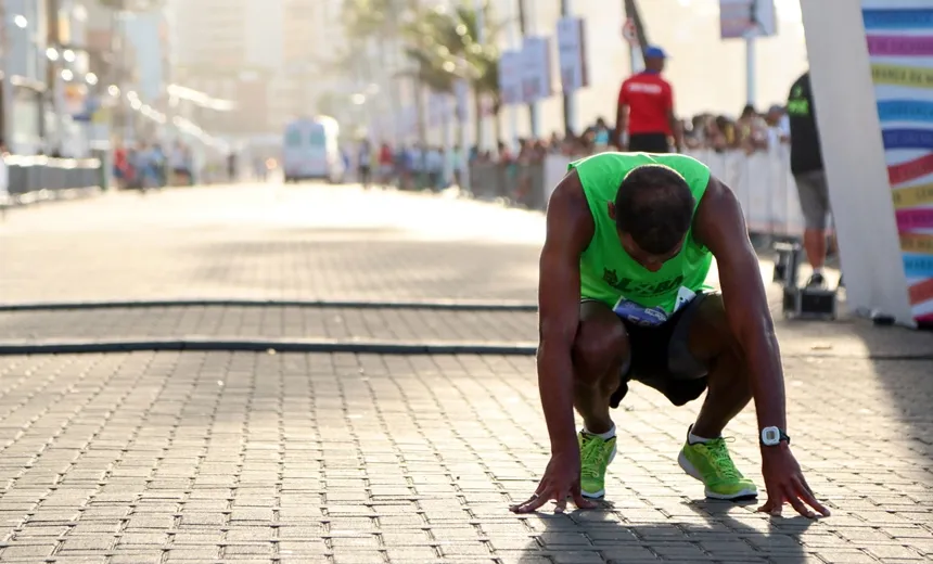 Corredores de mais de 190 cidades fazem a Maratona de Salvador neste domingo
