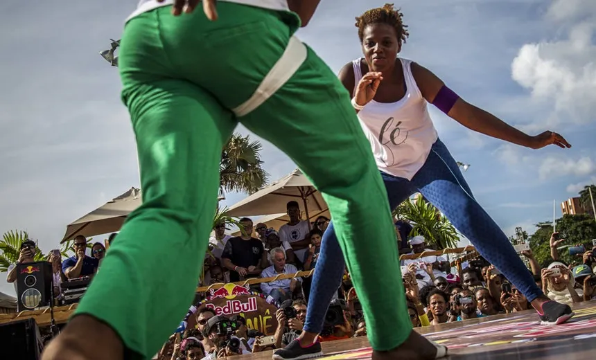 Mulheres ganham categoria em torneio que elege capoeirista “mais completo do mundo”