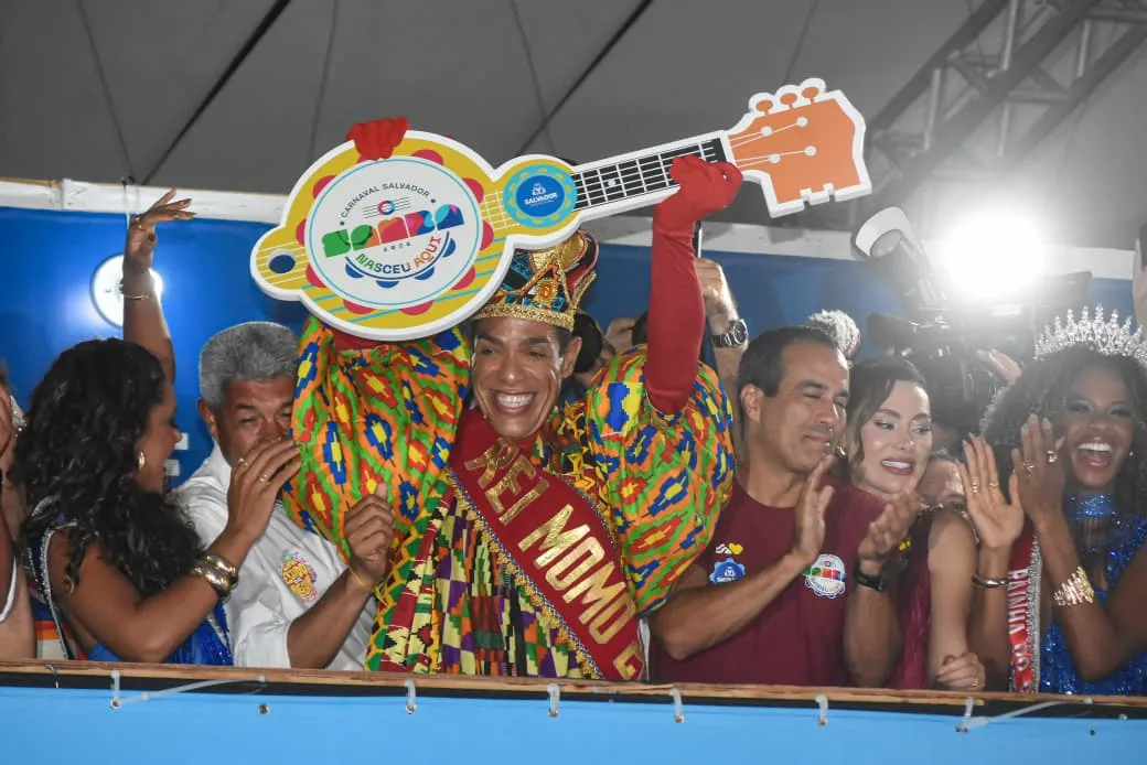 Larissa Luz e Ganhadeiras de Itapuã abrem Carnaval de Salvador