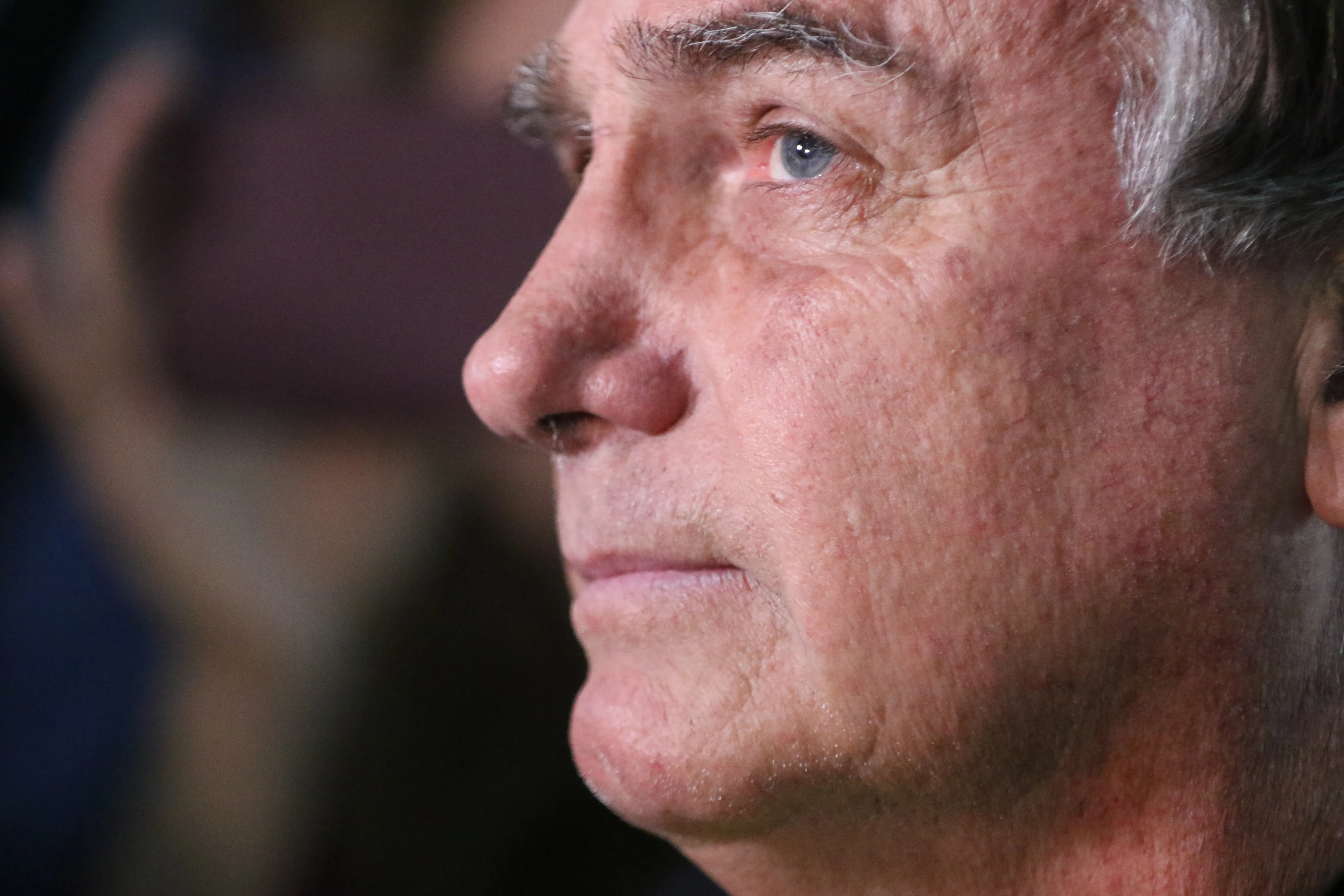 Bolsonaro continua na UTI sem previsão de alta, diz boletim médico