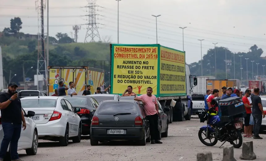 Governo faz acordo com caminhoneiros e espera o fim da greve em todo o Brasil