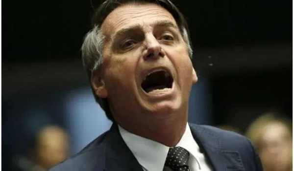 "Não posso assistir calado", diz Bolsonaro após operação da PF contra aliados 
