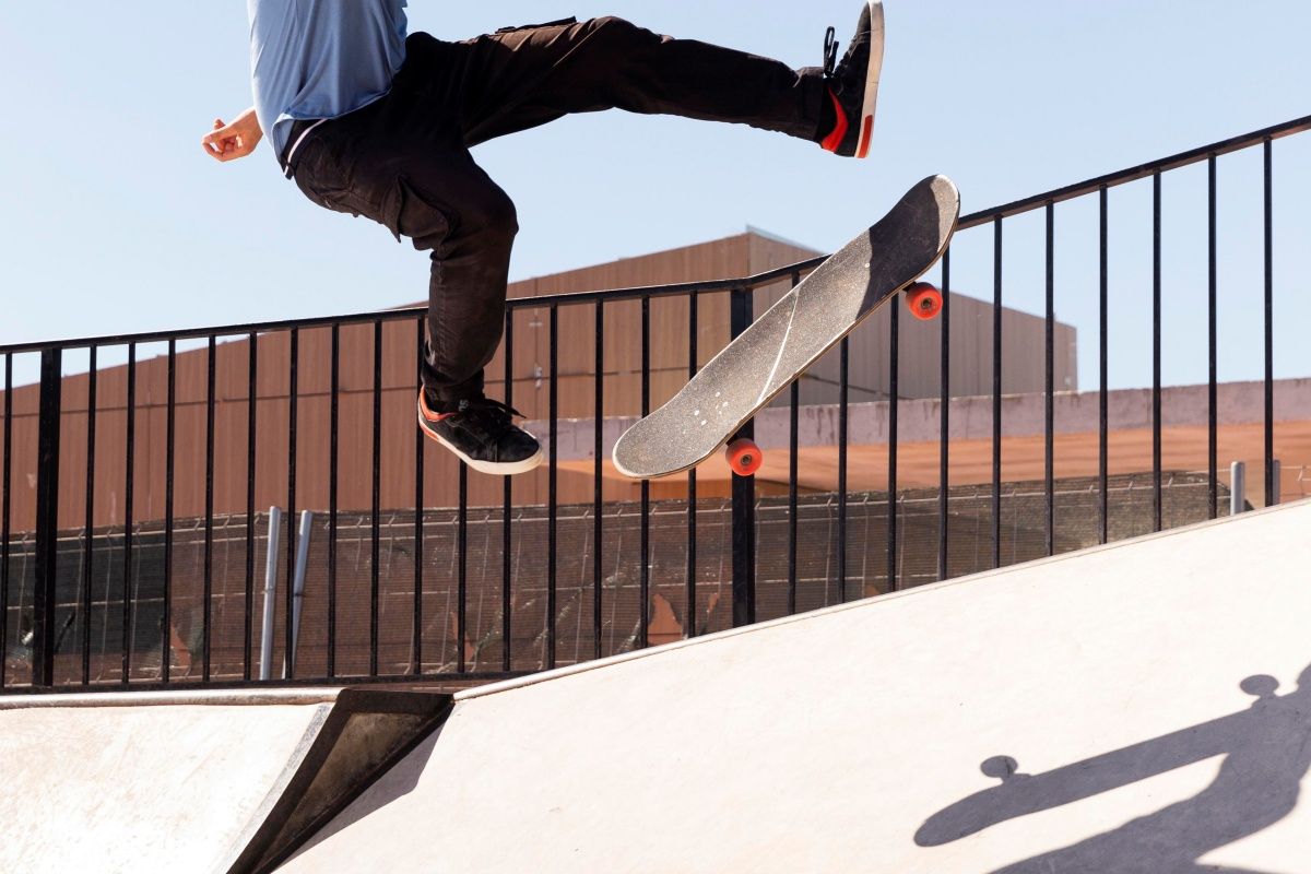 Cama&ccedil;ari sedia 2&ordf; etapa do Circuito Baiano de Skateboard Street. Foto: Freepik