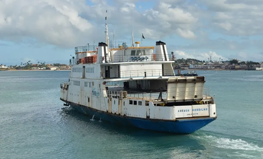 Ferry será naufragado para fortalecer turismo de mergulho em Salvador