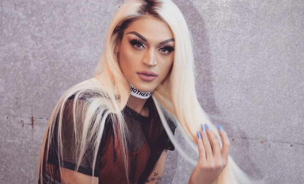 CORPO SENSUAL: Pabllo Vittar publica foto coberta apenas por ‘folhas de ouro’; Veja foto