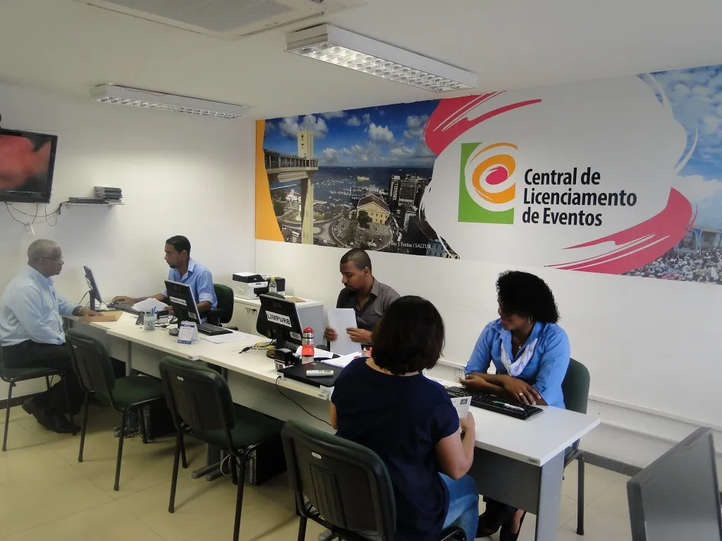 Organizadores de eventos devem solicitar licenciamento com antecedência, alerta Sucom