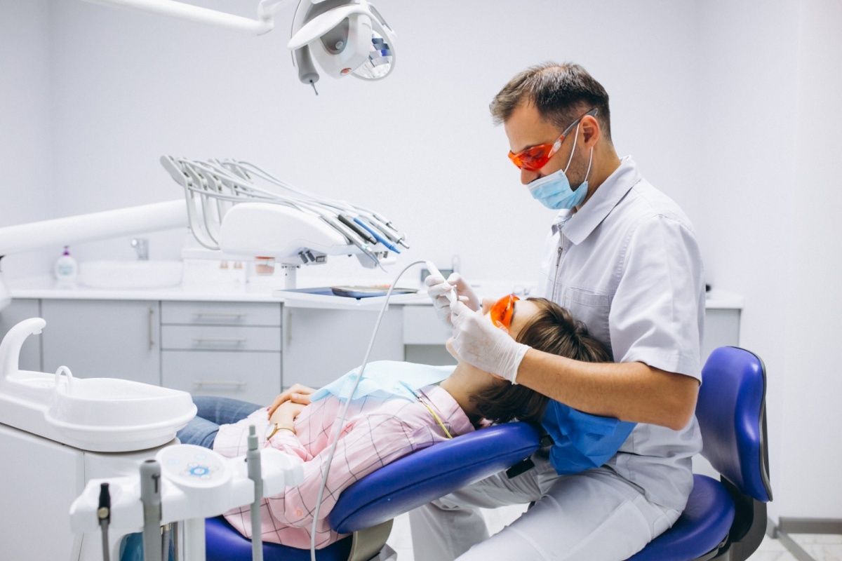 As vagas para os atendimentos odontológicos são limitadas e é necessário agendamento prévio para participar do serviço gratuito. Foto: Ilustrativa/Freepik