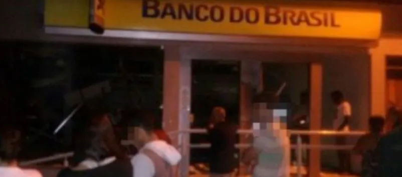 MADRUGADA DE TERROR: Bandidos fortemente armados explodem Banco do Brasil e Correios em Tremendal