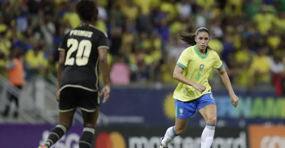 Rafaelle destaca a emoção de amistoso em Salvador: 'É um orgulho enorme'; veja vídeo