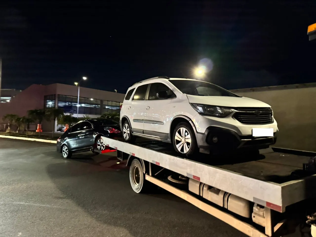 Carros são apreendidos por transporte clandestino no aeroporto de Salvador