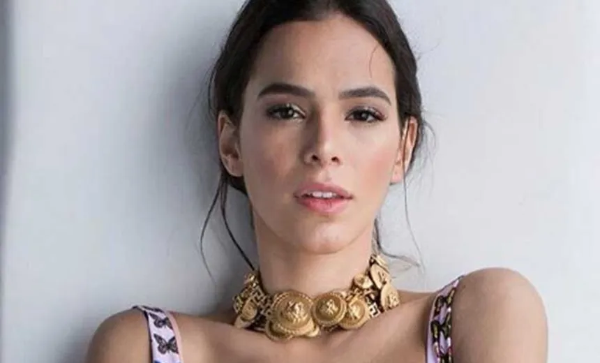 “Nós estamos com vocês”, diz Marquezine sobre caso João de Deus