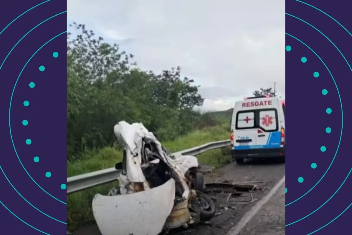 Duas pessoas morrem após colisão entre carro e carreta na BR-116, sudoeste da Bahia