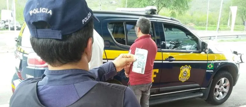 ‘METIDO A ESPERTO’: Homem é preso pela PRF após tentar pagar pedágios com dinheiro falso na BR 116