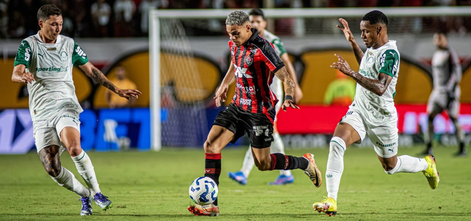 Vitoria Abre 2 a 0 Mas Cede O Empate Ao Palmeiras No Barradao
