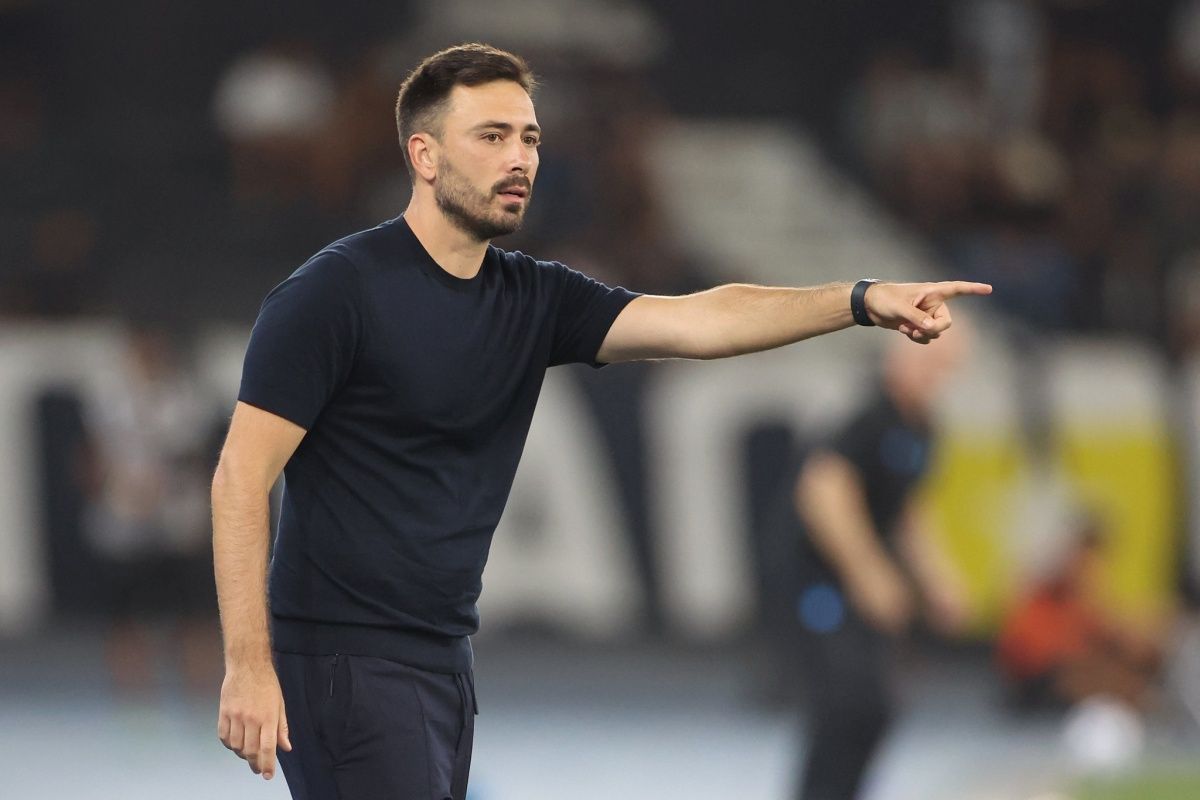 O filho de Ancelotti, Davide, foi demitido do cargo de treinador do Botafogo após cinco meses no cargo. Foto: Vitor Silva/Botafogo