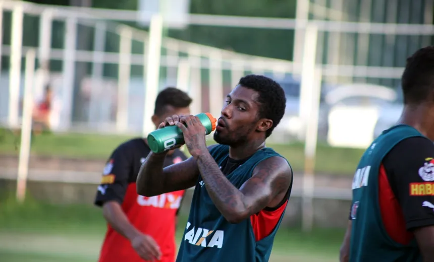VELHO CONHECIDO: Vitória anuncia contratação de Rhayner, destaque do time em 2015
