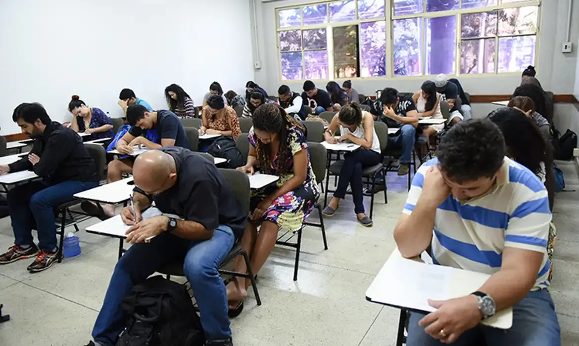 Mais de 55 mil baianos fazem a Prova Nacional Docente no domingo (26)