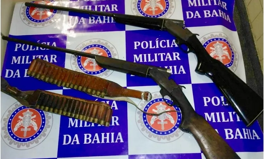 Polícia apreende armas e munições dentro de casa em Paulo Afonso