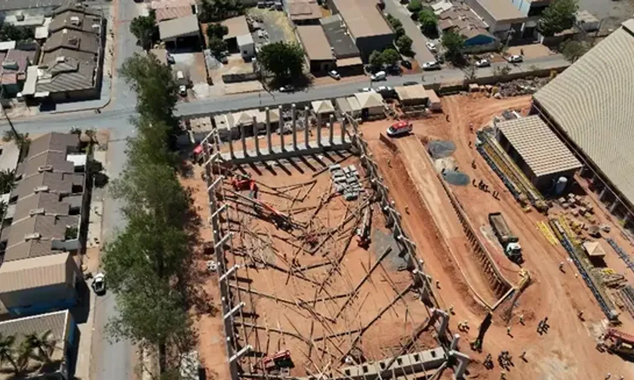 Quatro trabalhadores morreram durante um desabamento registrado em uma estrutura em constru&ccedil;&atilde;o nas instala&ccedil;&otilde;es da empresa Galvani, em Lu&iacute;s Eduardo Magalh&atilde;es nesta quinta-feira (10).
