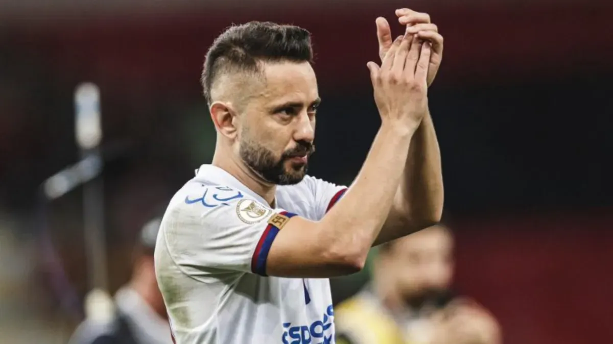 Everton Ribeiro disse que chorou sozinho após diagnóstico de câncer