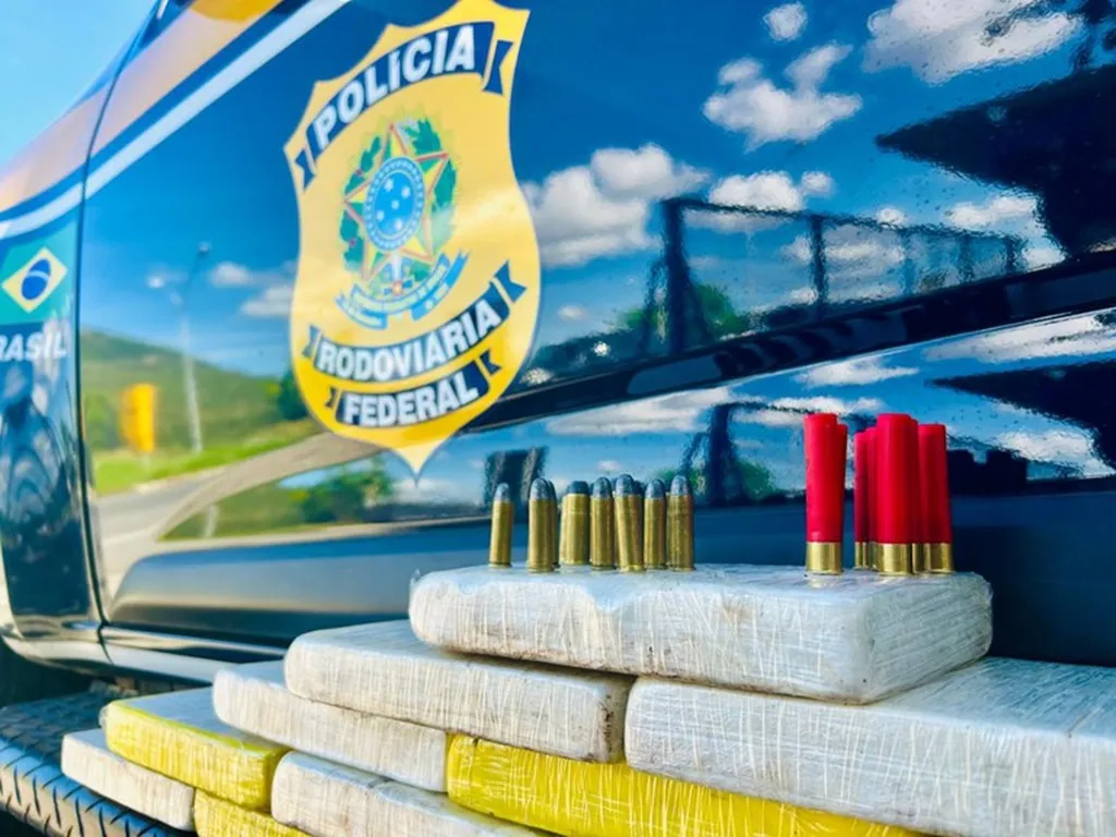Motorista tenta furar fiscalização e é encontrado com cocaína na BR-116