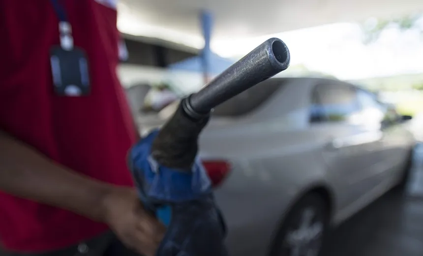 Preço da gasolina aumenta em Salvador, anuncia Sindicombustíveis 