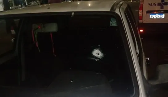 Policiais civil e penal são baleados durante tentativa de assalto em Simões Filho; vítimas estavam dentro de carro
