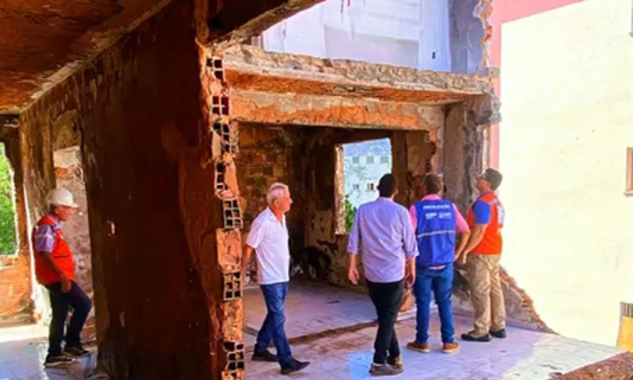 Pr&eacute;dio atingido por inc&ecirc;ndio no Stiep. Foto: Defesa Civil