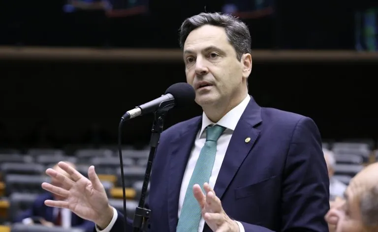 Projeto autoriza estados a legislarem sobre direitos do trabalho; entenda