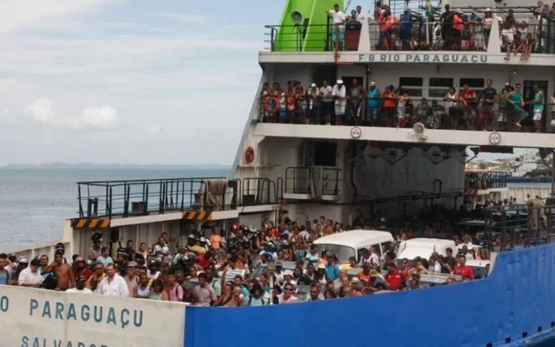 Durante per&iacute;odos como ver&atilde;o, Carnaval e feriados, o fluxo do ferry-boat pode ultrapassar 1,2 milh&atilde;o de passageiros e mais de 200 mil ve&iacute;culos/Foto: Divulga&ccedil;&atilde;o&nbsp;