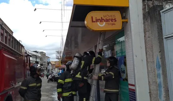 Loja de móveis  é atingida por princípio de incêndio em Teixeira de Freitas; não há registro de feridos