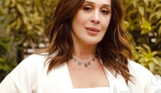 Com bumbum de fora, Claudia Raia arranca elogios de fãs: "obra de arte"; confira