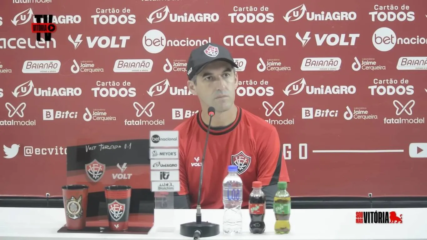 Leo Condé exalta elenco em mais um resultado positivo do Vitória na Série B