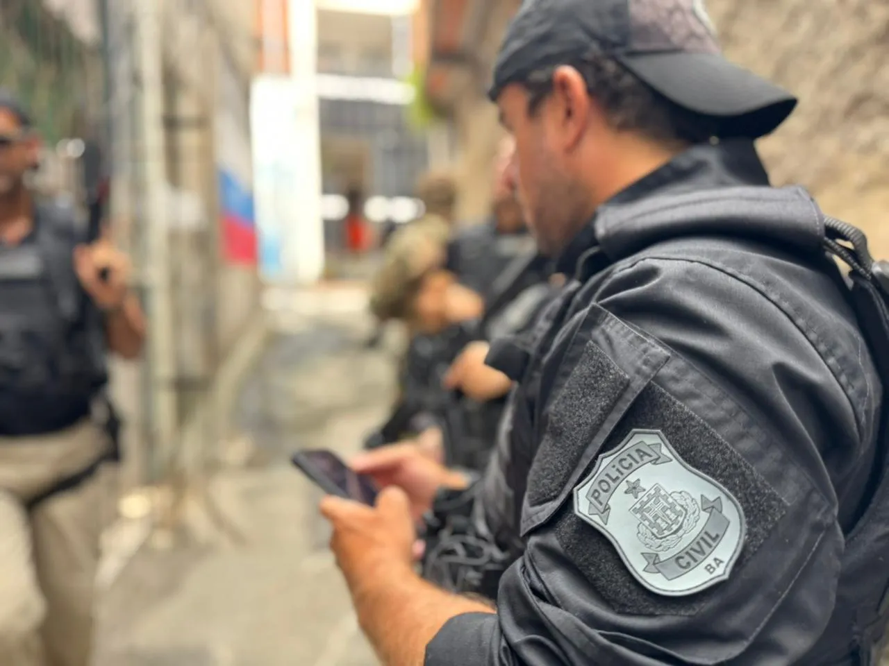 Corpo é encontrado em lixão próximo a condomínio em Salvador