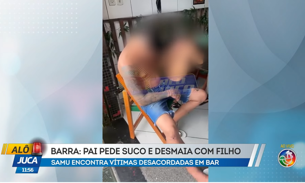 Pai e filho são encontrados desacordados em mesa de bar em Salvador.Foto: TV Aratu
