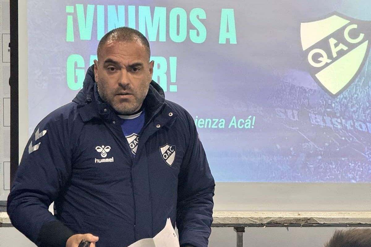 O técnico do Quilmes, clube argentino da segunda divisão, se envolveu em uma confusão e acabou demitido após os atletas votarem. Foto: Reprodução/Quilmes