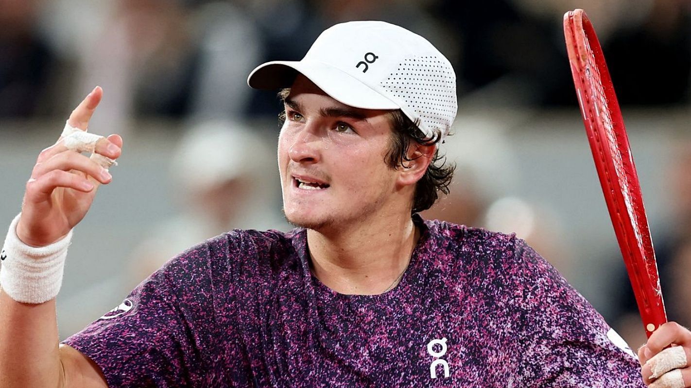 Jo&atilde;o Fonseca perde nas quartas de final e est&aacute; eliminado de Roland Garros. Foto: Roland Garros