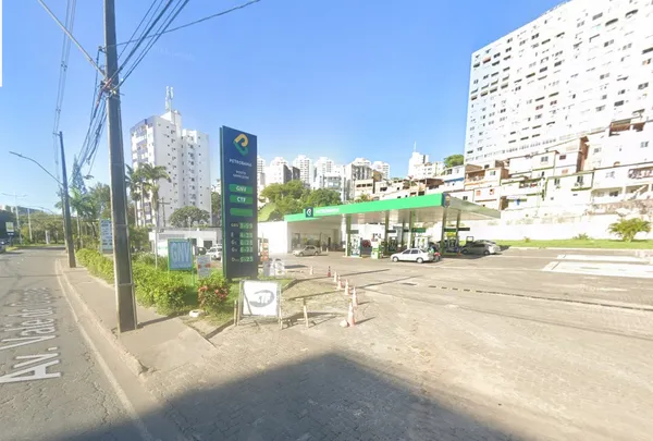 Gasolina sem imposto será comercializada em posto no Ogunjá | Foto: Google Street View
