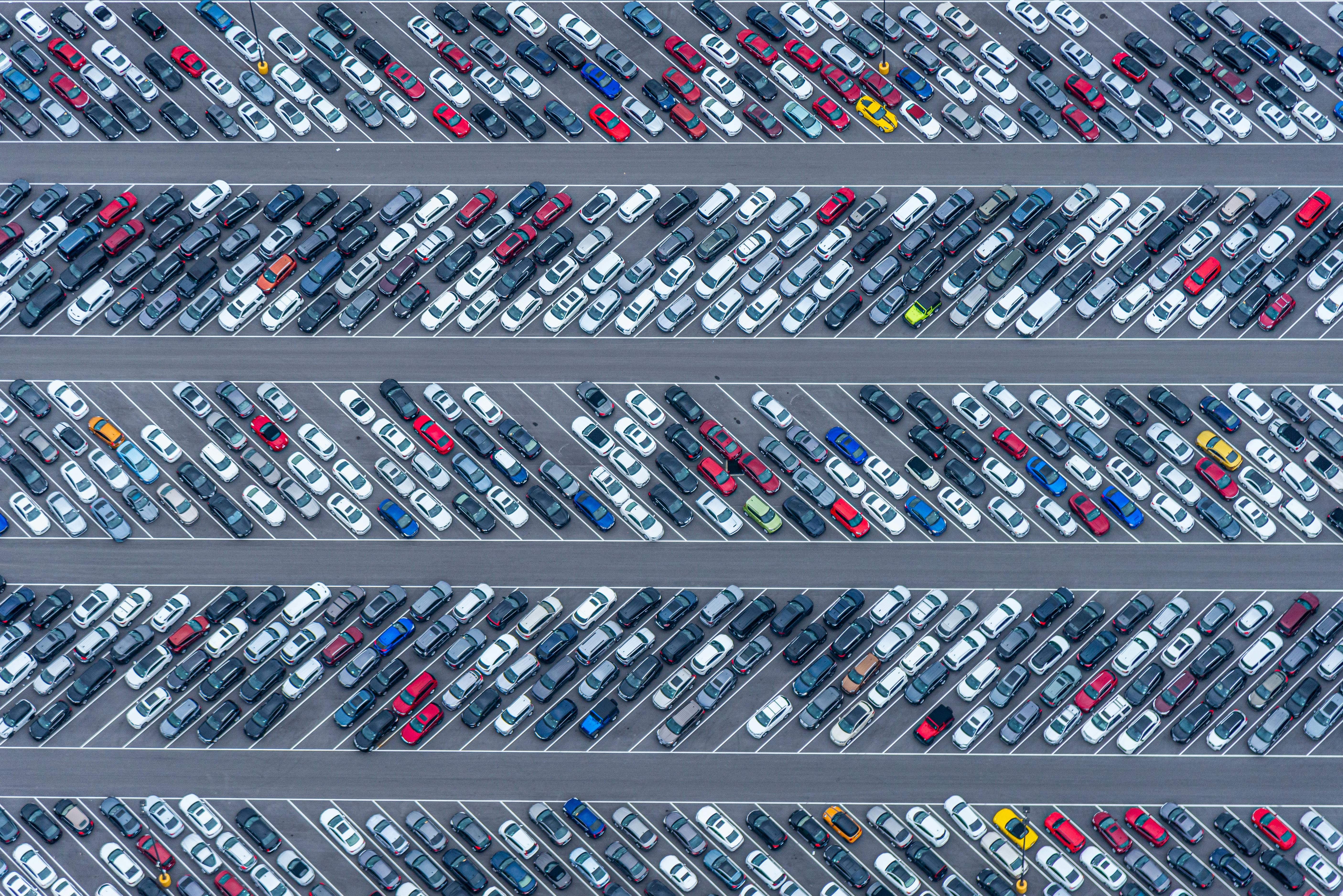 Os autores defendem que estratégias de planejamento urbano considerem o impacto térmico dos carros. | Foto: Ilustrativa/Pexels